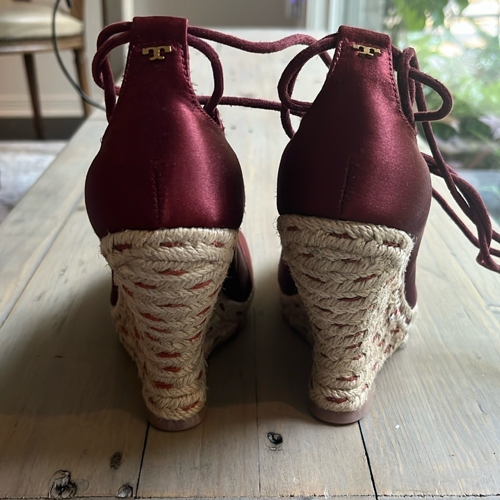 Tory Burch High Heels Wedge Espadrilles Pompoms Satin Merlot size 5.5 - Picture 7 of 10